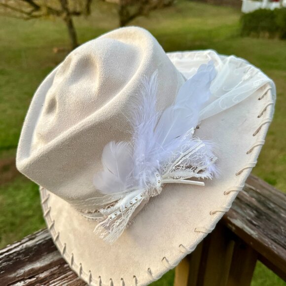Bridal Cowboy Hat, Skull Burned Hat, White Wedding Hat, Gothic Wedding Bride Hat - Picture 4 of 6